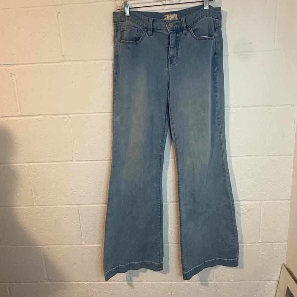 Free People Wide Leg Light Wash Jeans Size 29